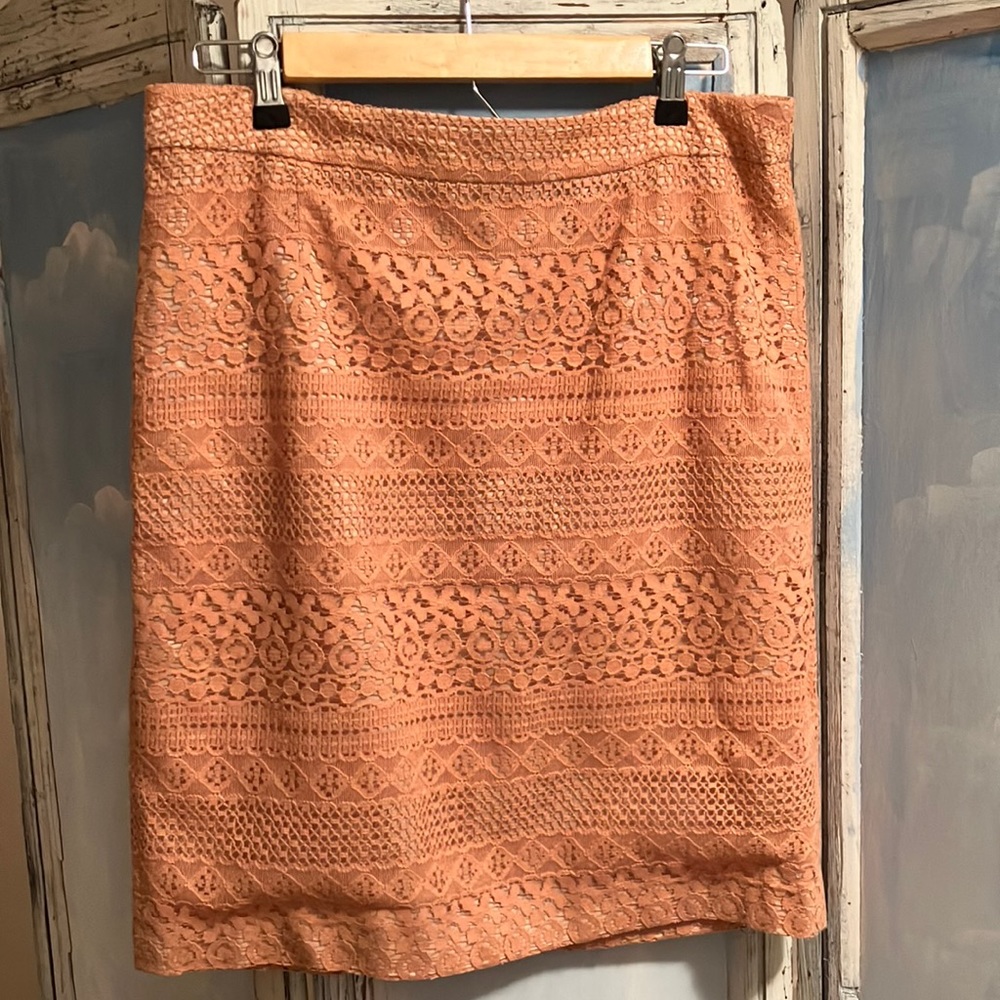 Lord & Taylor Peach Lace Pencil Skirt in EUC
